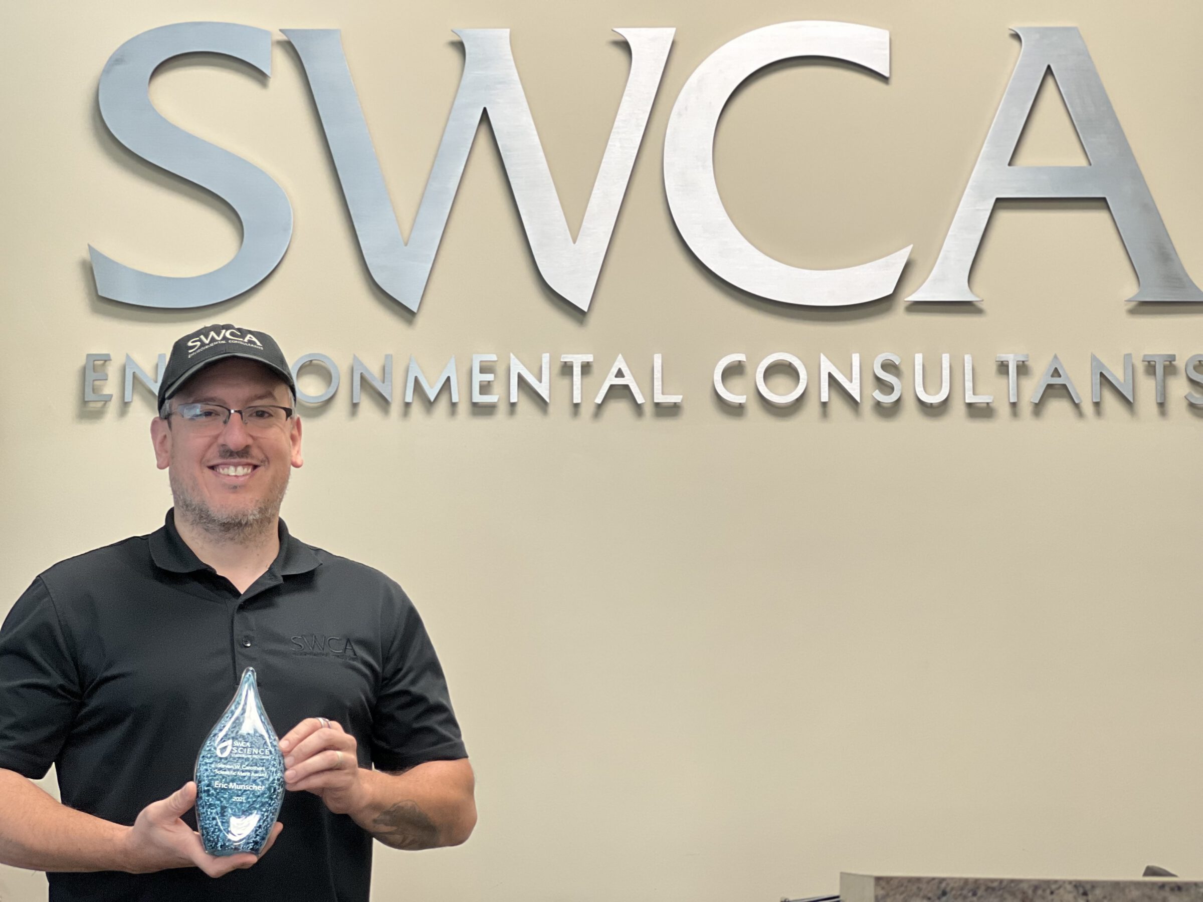 Eric Munscher with his Carothers Award